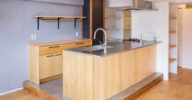 キッチンが主役～戸建のように広々したLDKのマンション～