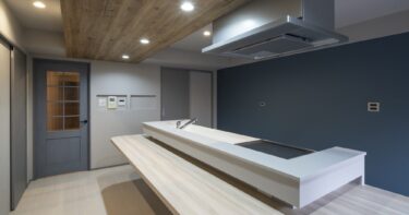 リビングは作らない。キッチンが家族5人の居場所